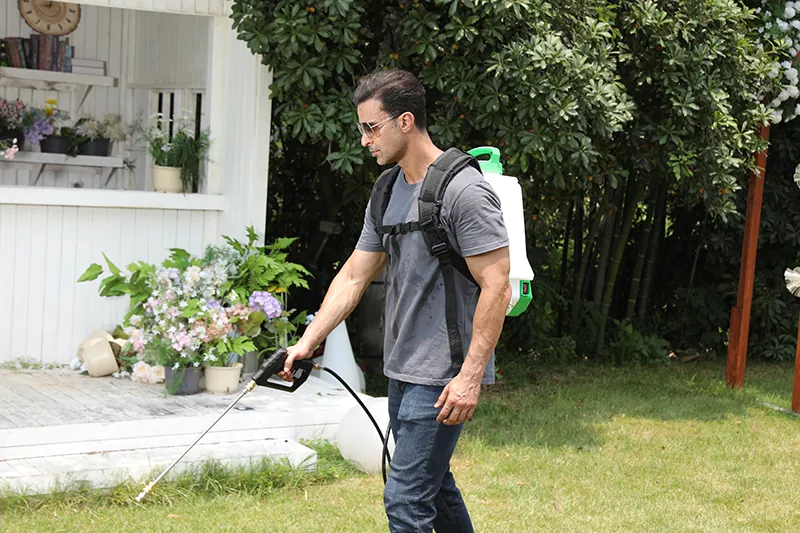 15L Knapsack Sprayer Diaphragm Pump with 18V 2.6A Battery